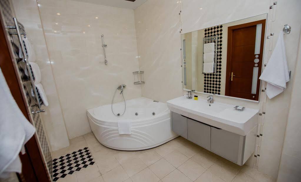 Astola Hotel Баку Екстериор снимка
